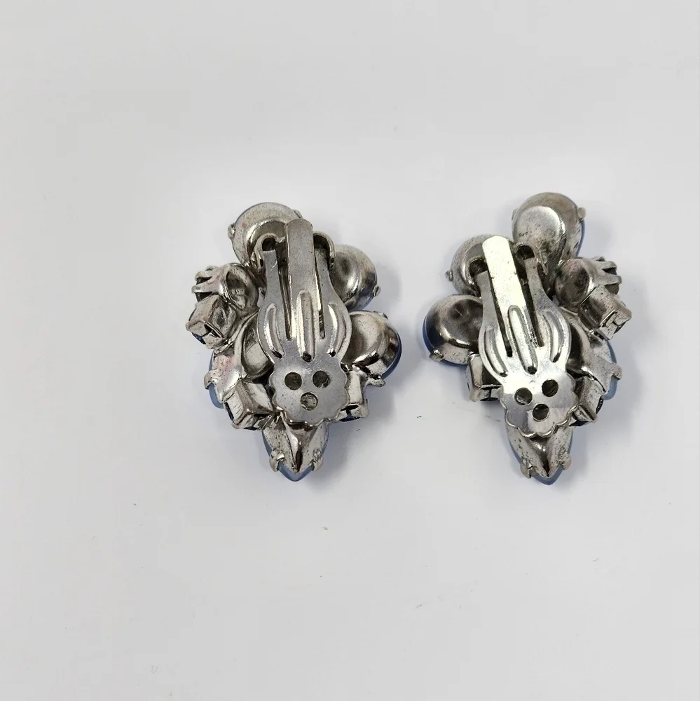VINTAGE LAVENDER RINEESTONE CLIP-ON EARRINGS - Picture 2 of 4